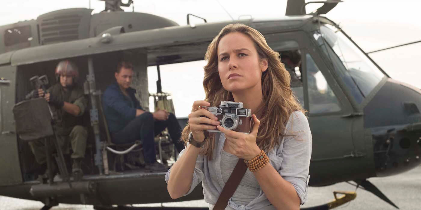 『キングコング：髑髏島の巨神』から女性反戦カメラマン役ブリー・ラーソンの場面写真が公開！